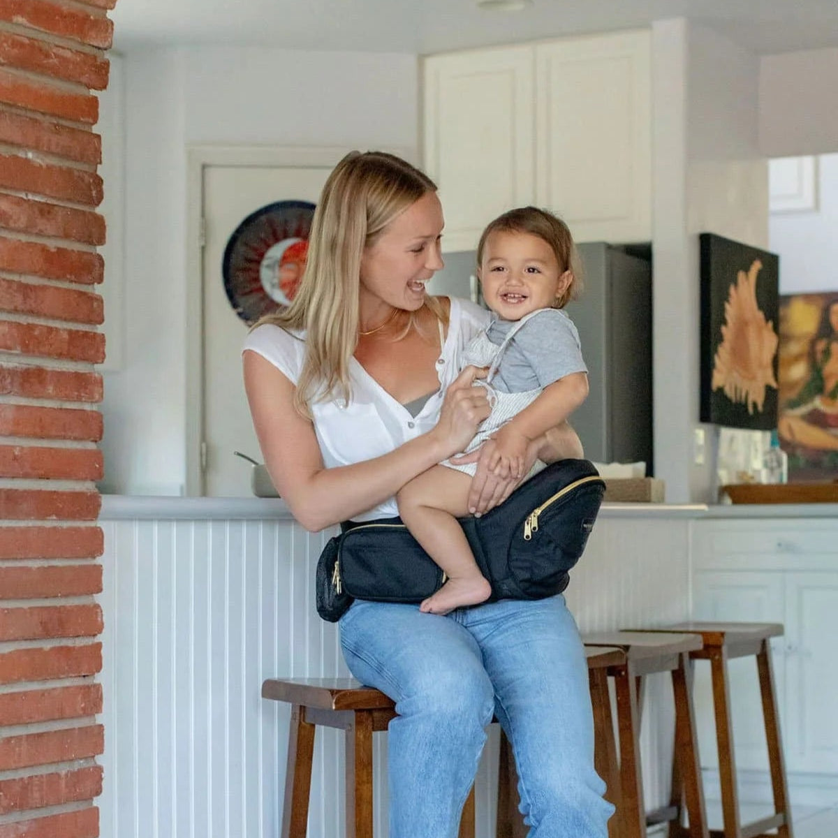 Baby on a tushbaby with his mom